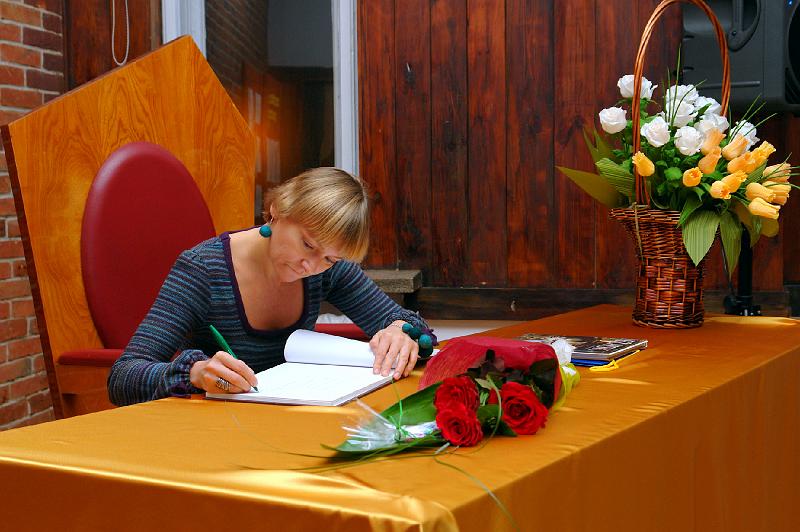 Spotkanie autorskie-Izabela Sowa-16.JPG